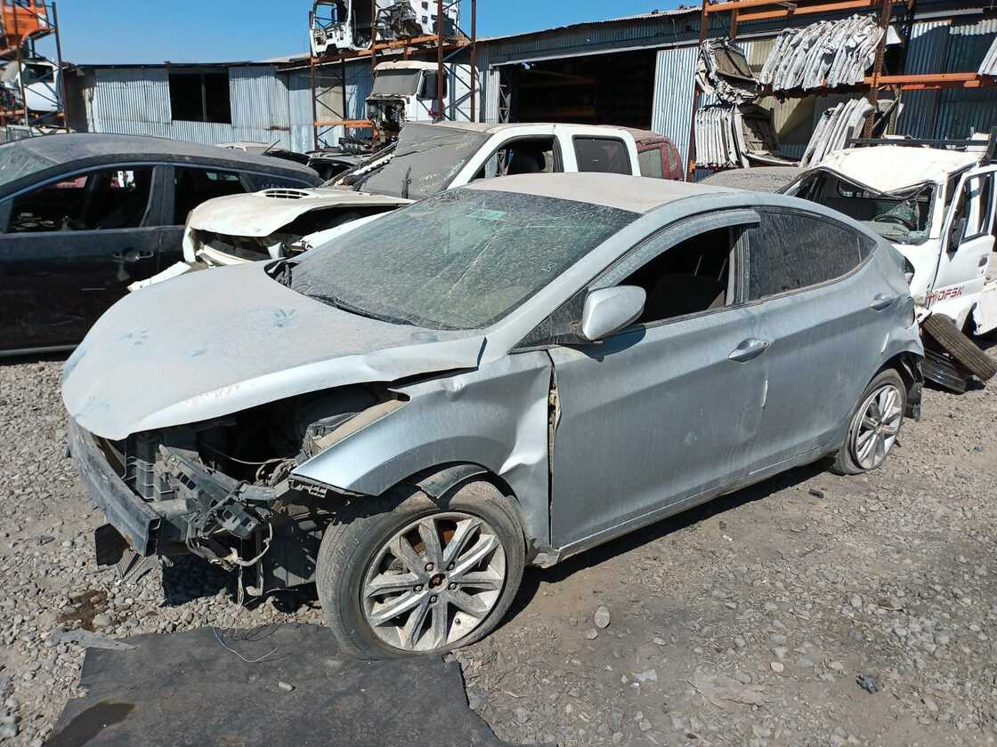  Hyundai ELANTRA 2012    EN DESARME
